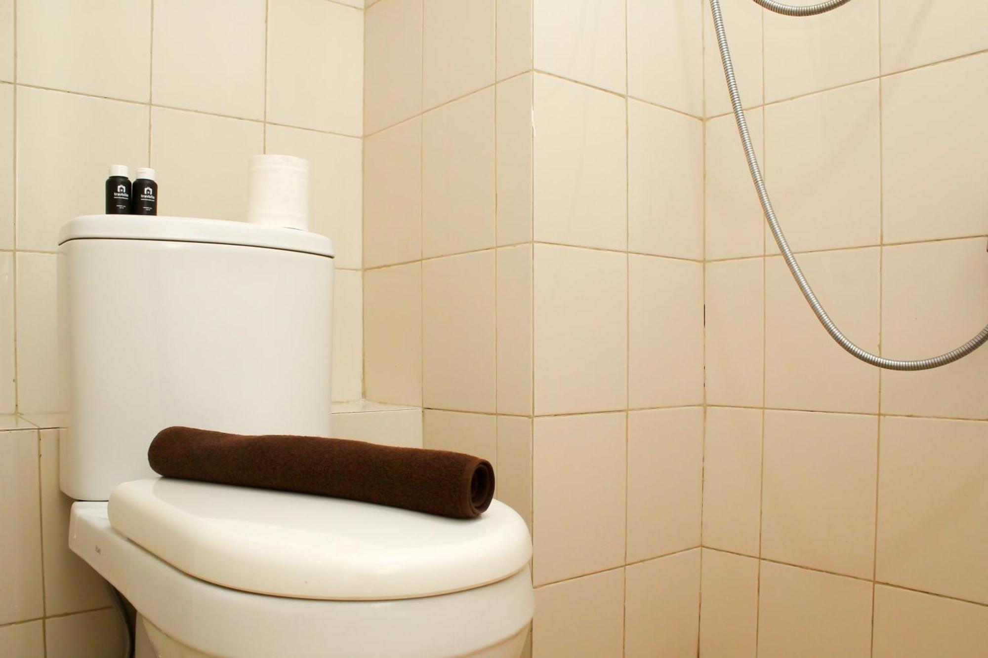 Simple And Comfort At Riverview Jababeka By Travelio Apartemen