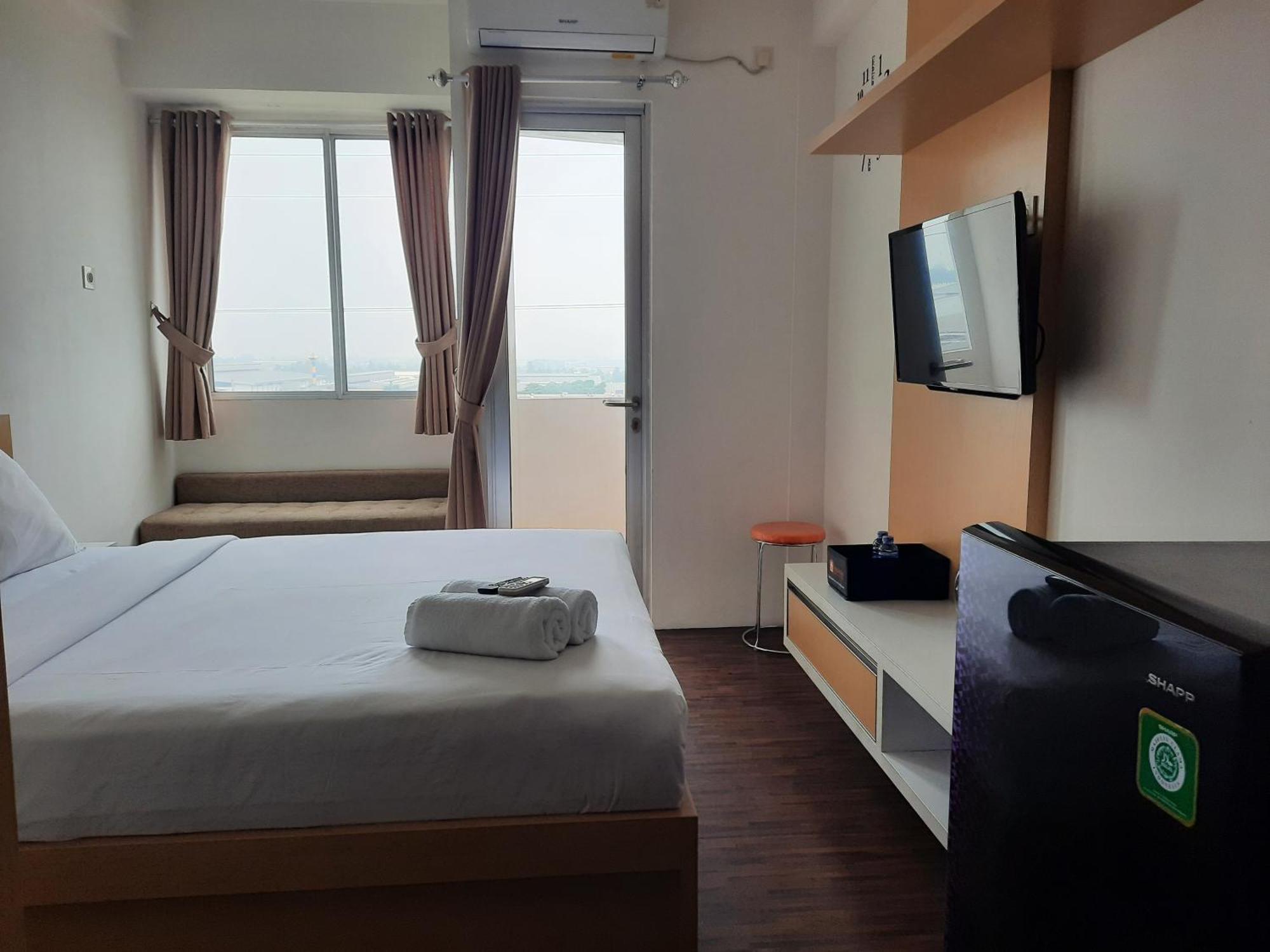 Simple And Comfort At Riverview Jababeka By Travelio