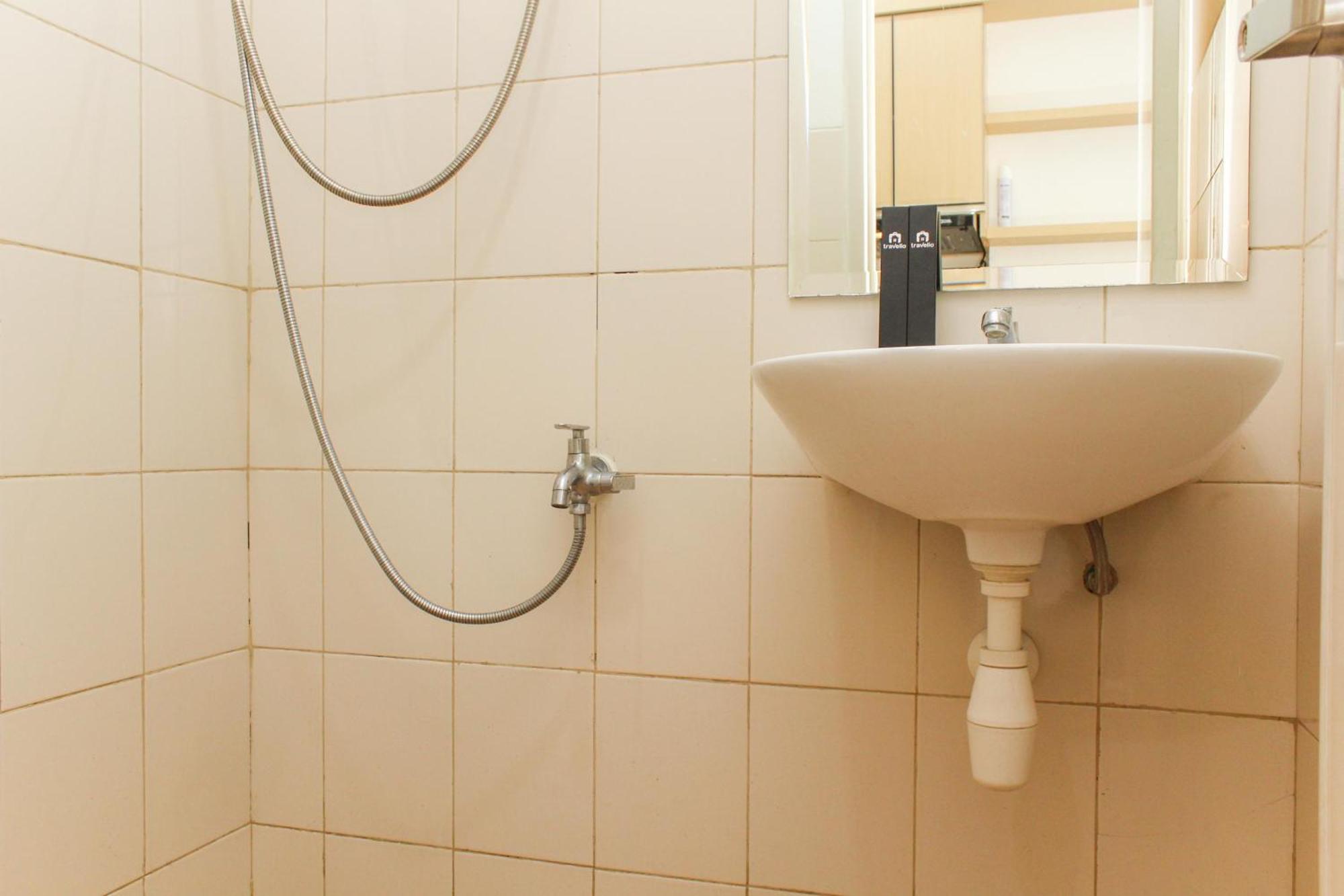 Apartemen Simple And Comfort At Riverview Jababeka By Travelio Bekasi
